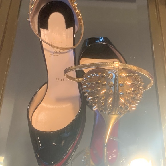 Red Bottoms - Picture 4 of 8